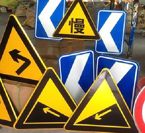 周口标识标牌中颜色的确定是很重要的。